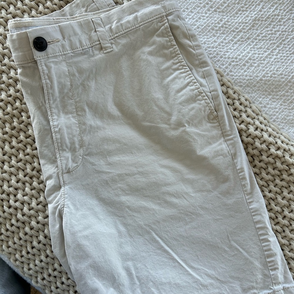 Men’s light khaki shorts